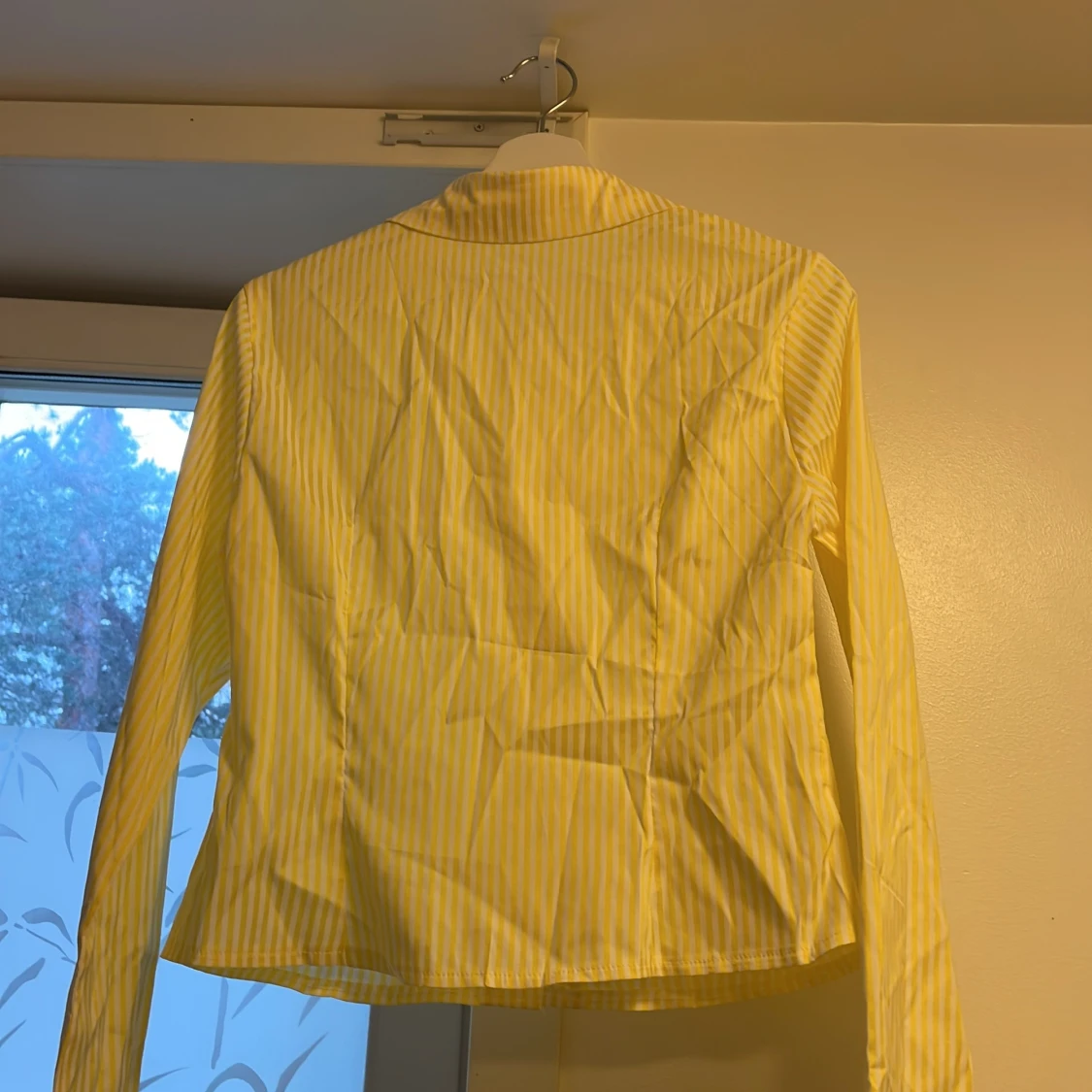 Gul- och vitrandig skjorta från SHEIN