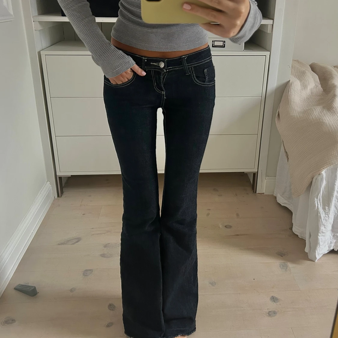 Mörkblå bootcut jeans