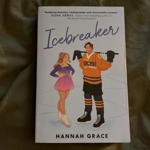Icebreaker - En charmig och romantisk berättelse om konståkaren Anastasia och hockeykaptenen Nate. När deras världar krockar på isen tänds gnistor – perfekt för dig som gillar sport, kärlek och vassa repliker. En modern feelgood för unga vuxna!
