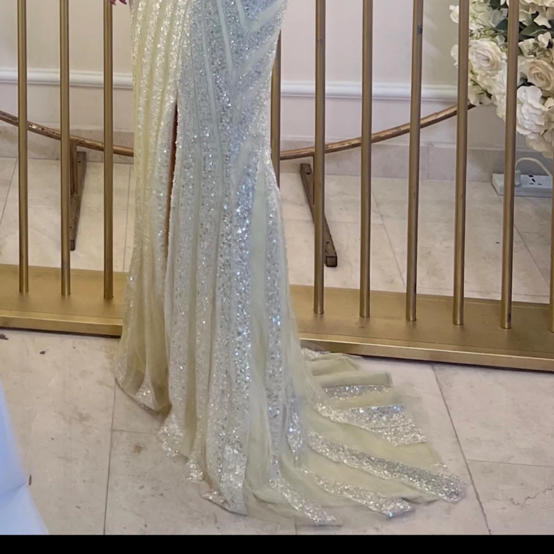 Champagnefärgad glittrig långklänning - 4