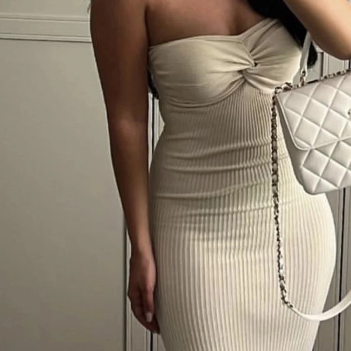 Beige ribbad långklänning omlott - 1