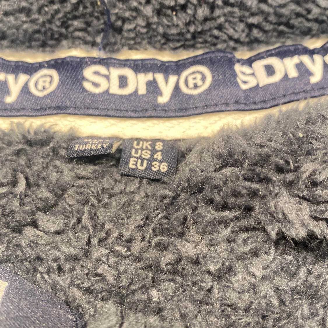Svart teddyjacka från Superdry - 1