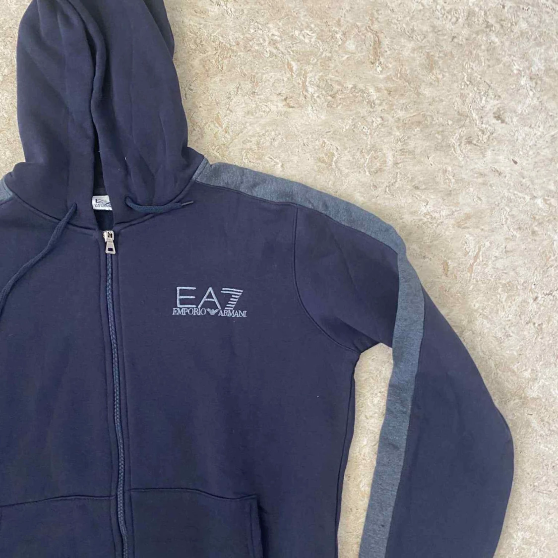 Mörkblå EA7 hoodie med dragkedja - 2