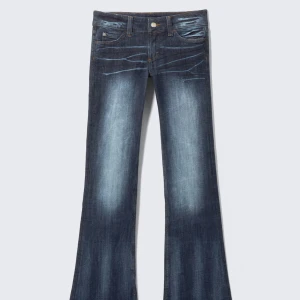 Cheep Monday jeans  - Intressekoll på mina jeans då de börjar bli för små, alla i samma skick och storlek (de ljusblå är bara använda 2 gånger) osäker på om jag vill sälja 🥰