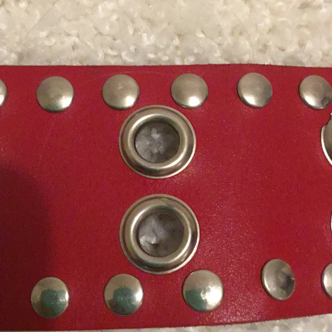 Tjockt rött bälte - 1