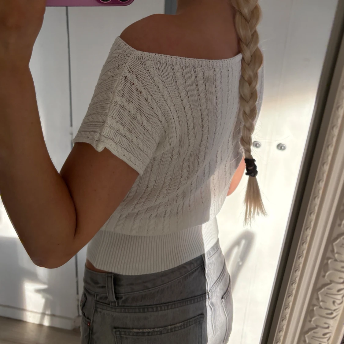 Vit ribbad offshoulder stickad topp - 1