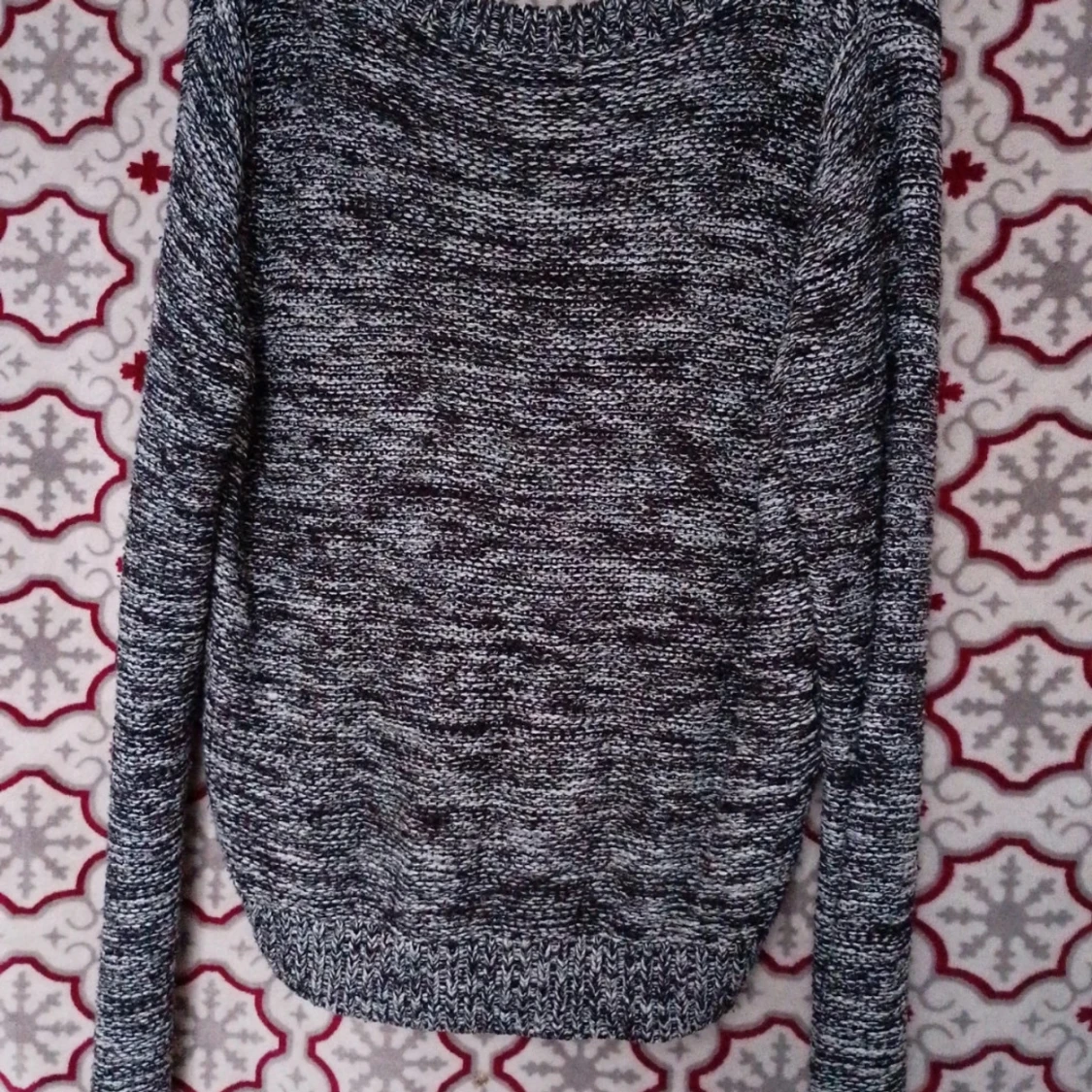 Gråmelerad stickad tröja - 1