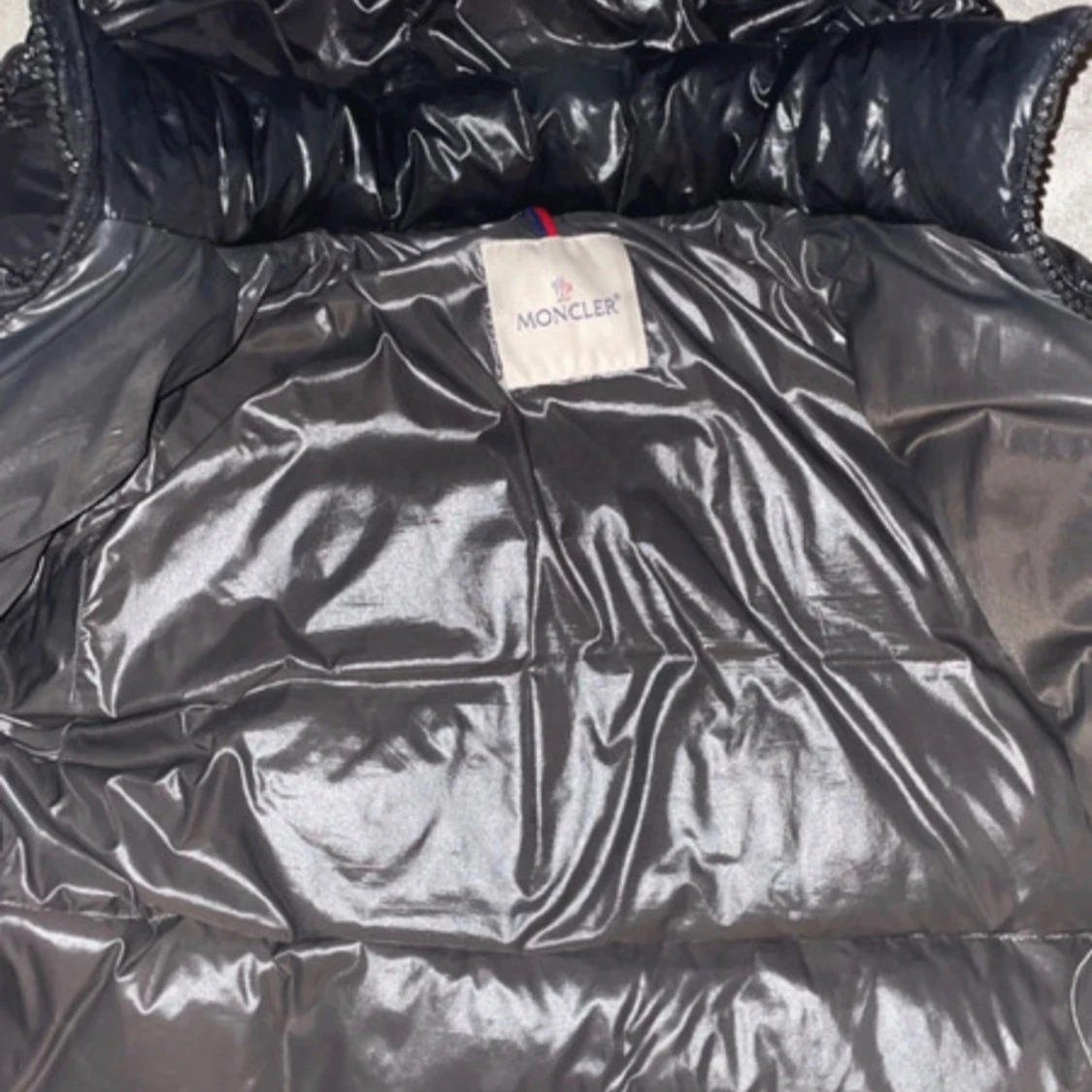 Svart Moncler pufferjacka med huva - 1