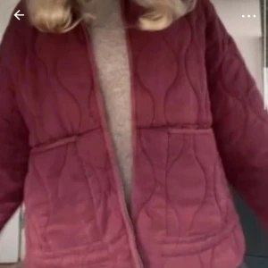 Röd Zara Jacka - Säljer en gång till då det blev ett missförstånd den första gången!💕💕💕