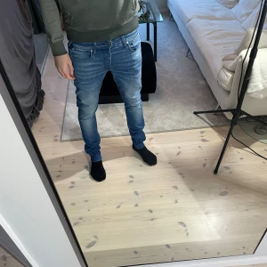 Jack and Jones jeans - Jeans från Jack and Jones | Storlek 30/32 | bra skick, äldre modell | Snygga jeans för väldigt billigt pris | Skriv till mig vid frågor!📩