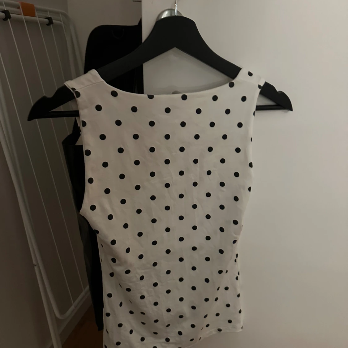 Vit prickig linnetopp från Zara - 2