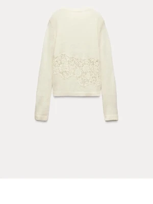 Vit stickad tröja med spetsdetalj Zara - Säljer denna såå fina och trendiga tröjan från Zara. Den är knappt använd och i superbra skick. 