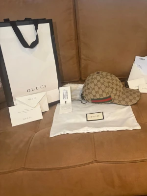 Gucci keps - Gucci keps khaki. Kommer med kvitto och alla gucci tillbehör på bilden