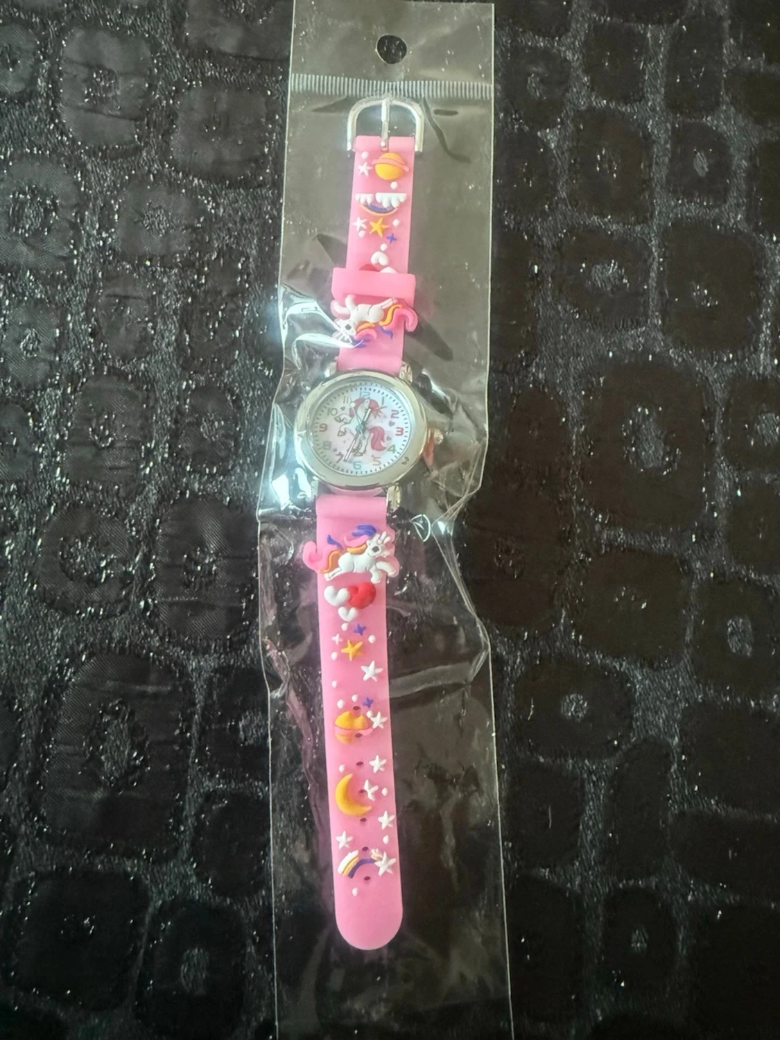 Rosa enhörningsklocka med stjärnor