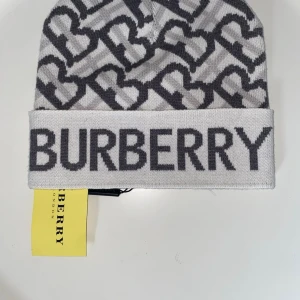 Burberry mössa  - Helt nytt 