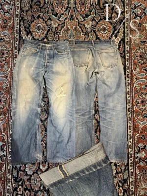 Vintage Apc Selvedge jeans - Helt sjukt snygga jeans från Apc, dessa har använts i många år o skapat en riktigt fet tvätt. Modellen är ”Rue de fleurus Paris” vilket är en riktigt najs rak passform. Midja:37,5cm längd:92cm benöppning:20cm