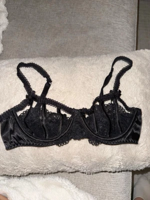 Bh nakd - Detaljer fram 🌸