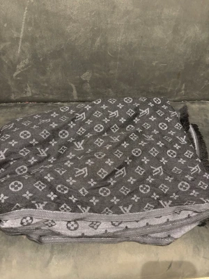 Halsduk  - Säljer en halsduk 