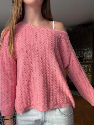 Rosa stickad tröja - Säljer en söt rosa stickad tröja. Står tyvärr inget märke💗