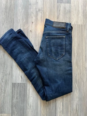 Tiger of sweden jeans  - Säljer nu ett par riktigt feta tiger of sweden jeans i modellen slim. Storleken är W28 L32 och jeansen är i mycket fint skick. Skriv gärna vid frågor eller funderingar😇🙏