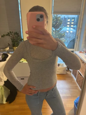 Topp - Döcool topp med dubbla lager. Kan användas till vardags och som festtopp💗