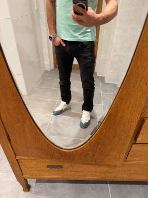 Replay jeans  - Ett par snygga byxor från Replay i storlek W31 L32 i modellen Anbbas 