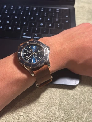 Breitling superocean sällsynt japansk utgåva - Kom privat vid intresse. Äkthetsbevis, trycktest och breitling klockband kommer med.