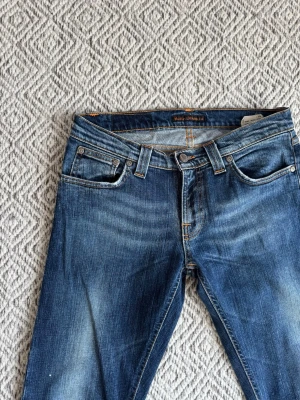 Nudie jeans - Nudie jeans - Modell: Super Slim Kim - Storlek: W28/L32 - skick: 9/10 - Nypris runt 2000kr