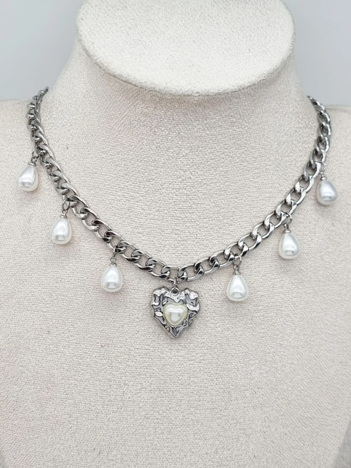 Handgjort halsband med hjärta 