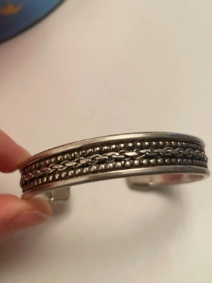 Armband  - Unikt armband med fins detaljer