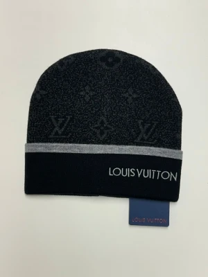 Lv Mössa - Helt ny aldrig använda. Storlek One size. Snabb frakt 