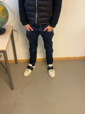 Valentino Opens strl 43-44 - Säljer dessa använda svarta valnetino opens pågrund av att jag inte använder de säljer de billigt för att jag vill få sålt på de fort skickar de inom 1-3 dagar