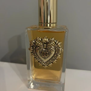 Dolce & Gabbana devotion - Äkta parfym från Dolce & Gabbana. Den är aldrig använd, ursprungspriset är 2000kr💞Säljer eftersom jag har väldigt många parfymer och försöker rensa dom eftersom alla inte kommer till användning!
