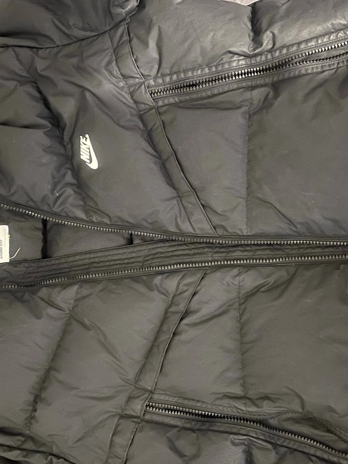 Svart pufferjacka från Nike - 1