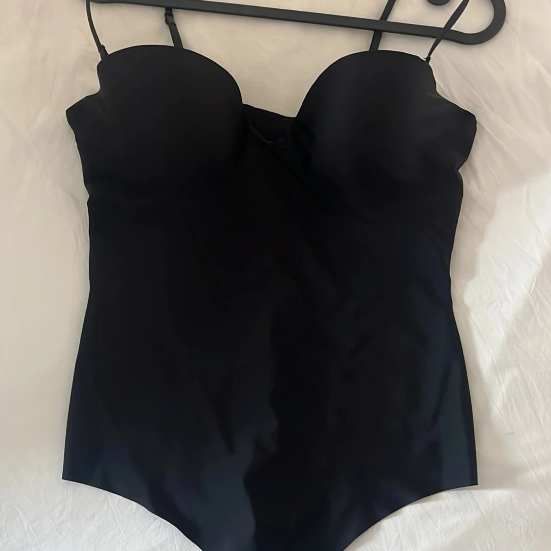 Svart body från HM - 1