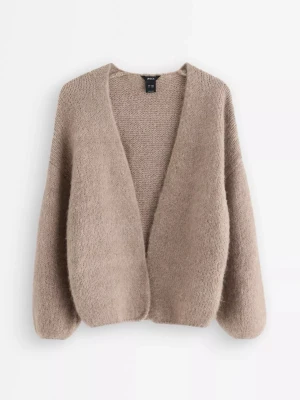 Beige mysig kofta - Säljer en mysig beige kofta från Lindex, då den inte kommer till användning längre. Den är ganska liten i storlek!