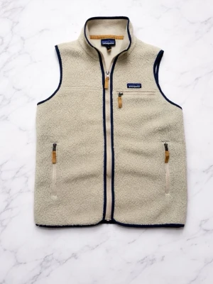 Patagonia väst - Säljer nu denna feta Patagonia väst i ett bra skick 🙌Storlek S. Tveka inte på att höra av dig 🤝