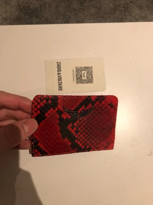 Zadig Voltaire plånbok - Riktigt snygg Zadig Voltaire plånbok i bra skick! 