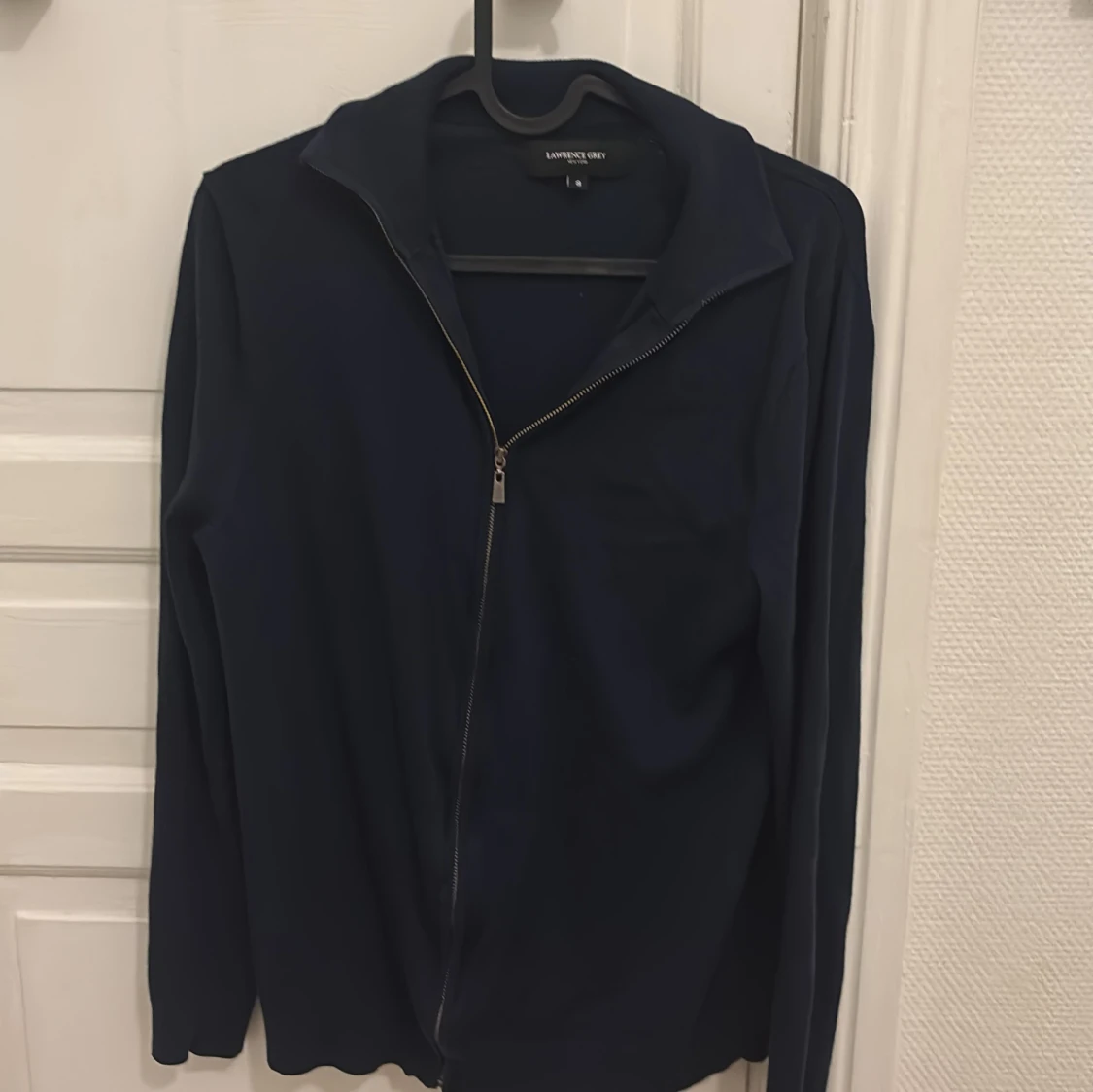 Mörkblå kofta från Lawrence Grey