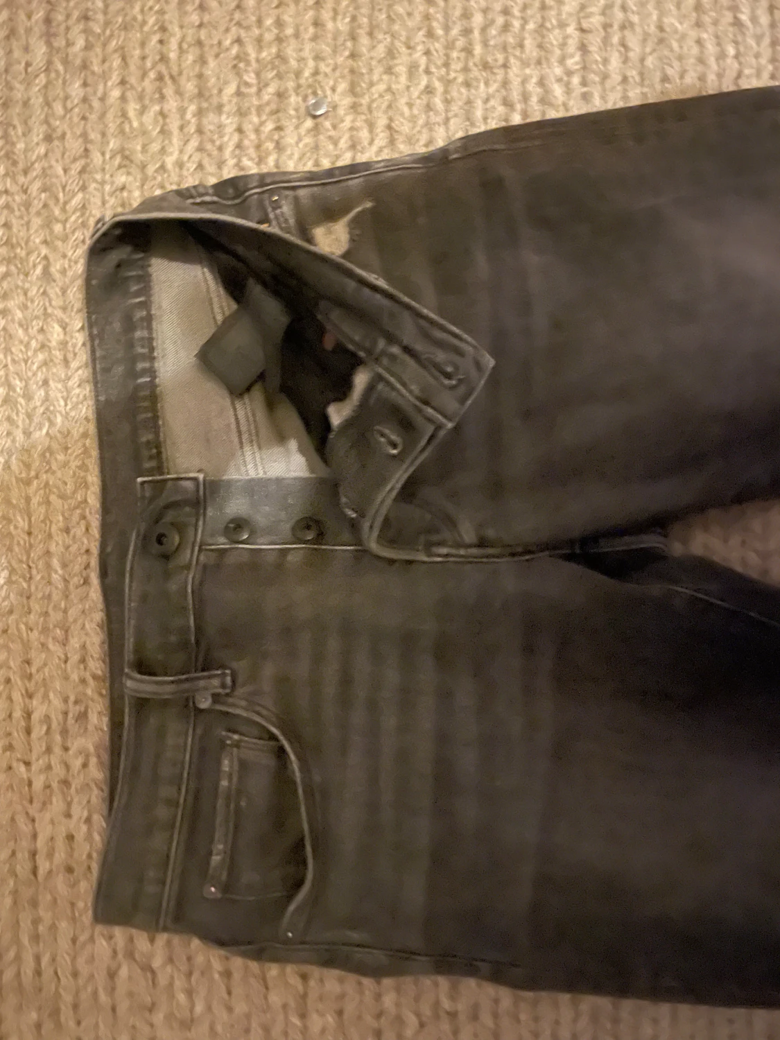 Mörkgrå g star jeans med slitningar använda fåtal ggr  - 2