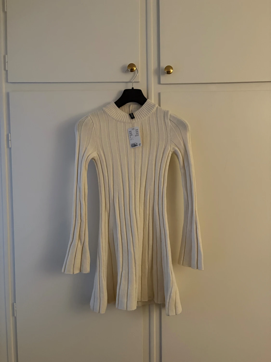 Stickad beige klänning ny. Knitted knit ribbad klänning Midiklänning