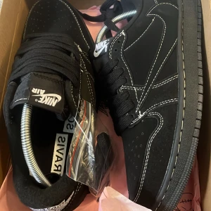 Jordan 1 Travis Scott  - Helt nya och Oanvända Travis scott skor