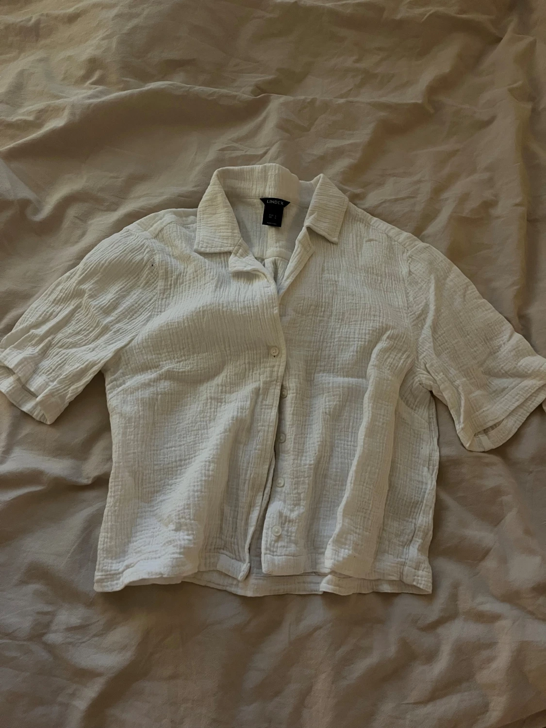 Vit kortärmad skjorta från Lindex