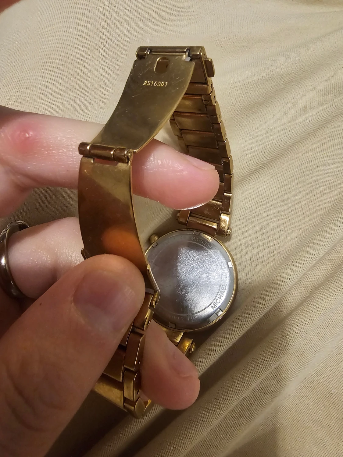 Guldig Michael Kors klocka med stenar - 2