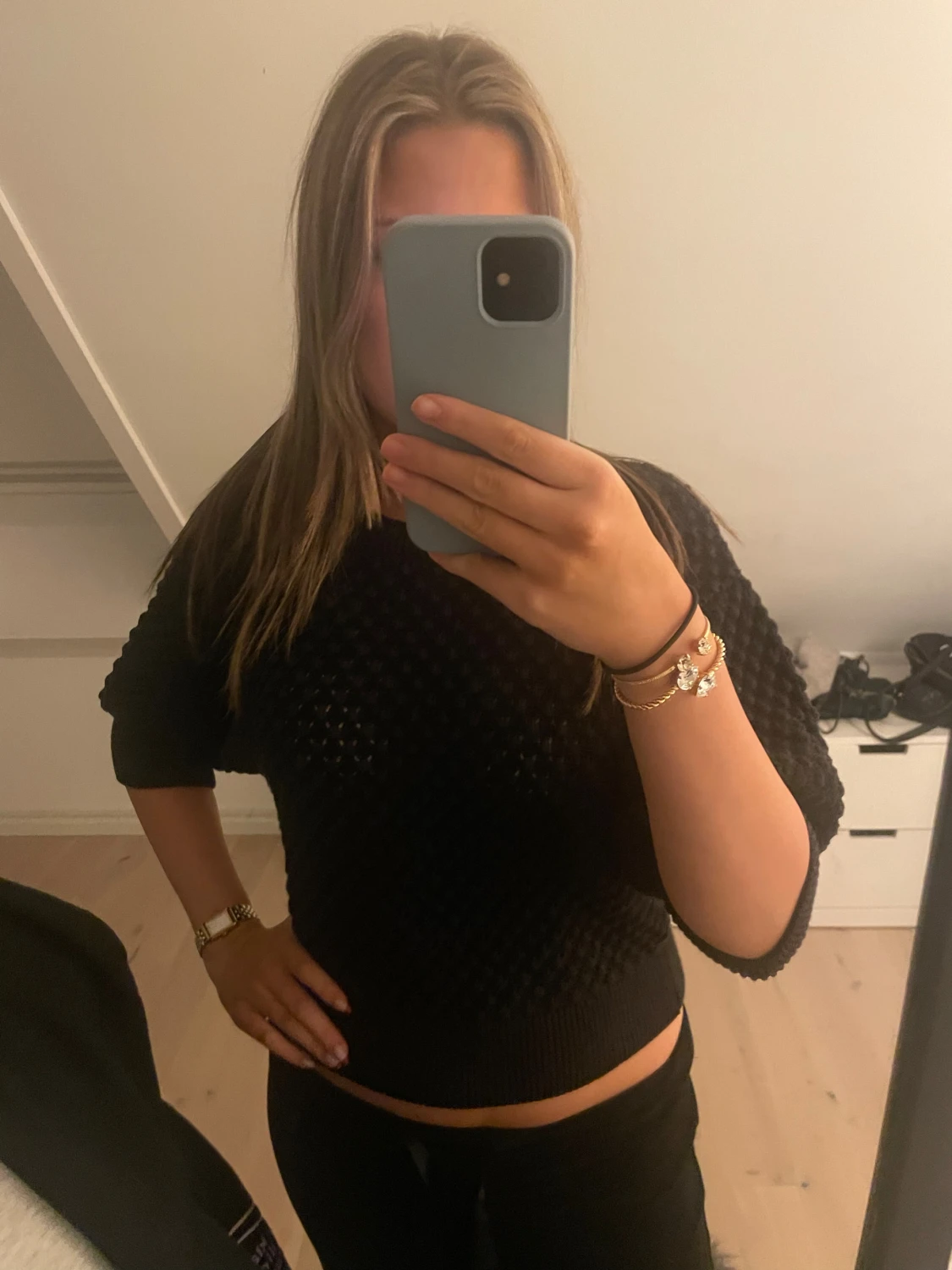 Svart stickad tröja med struktur - 1