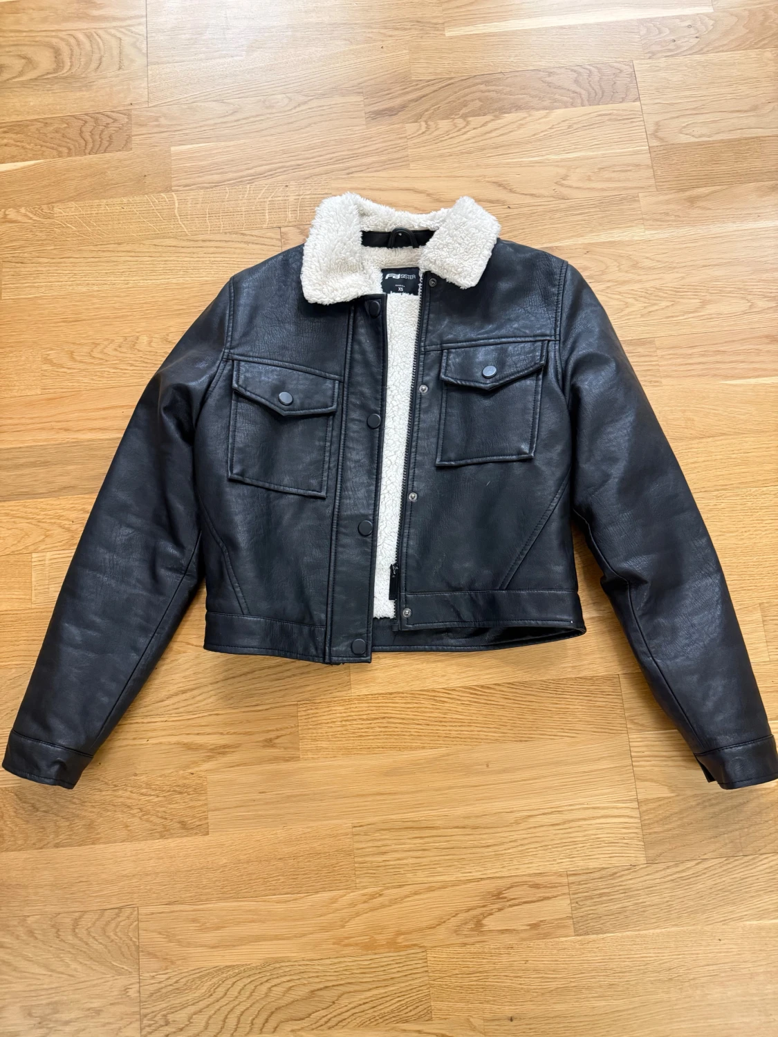 Svart teddyjacka från FB Sister XS