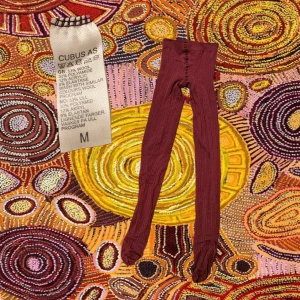 Burgundy strumpbyxor  - Storlek M, men passar också storlek S bra! Har lite stretch och rätt tjockt material 