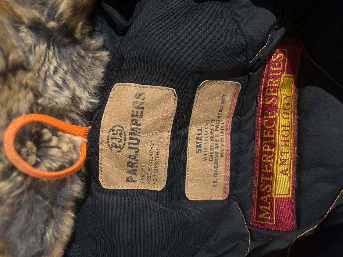 Svart Parajumpers pufferjacka med päls - 2