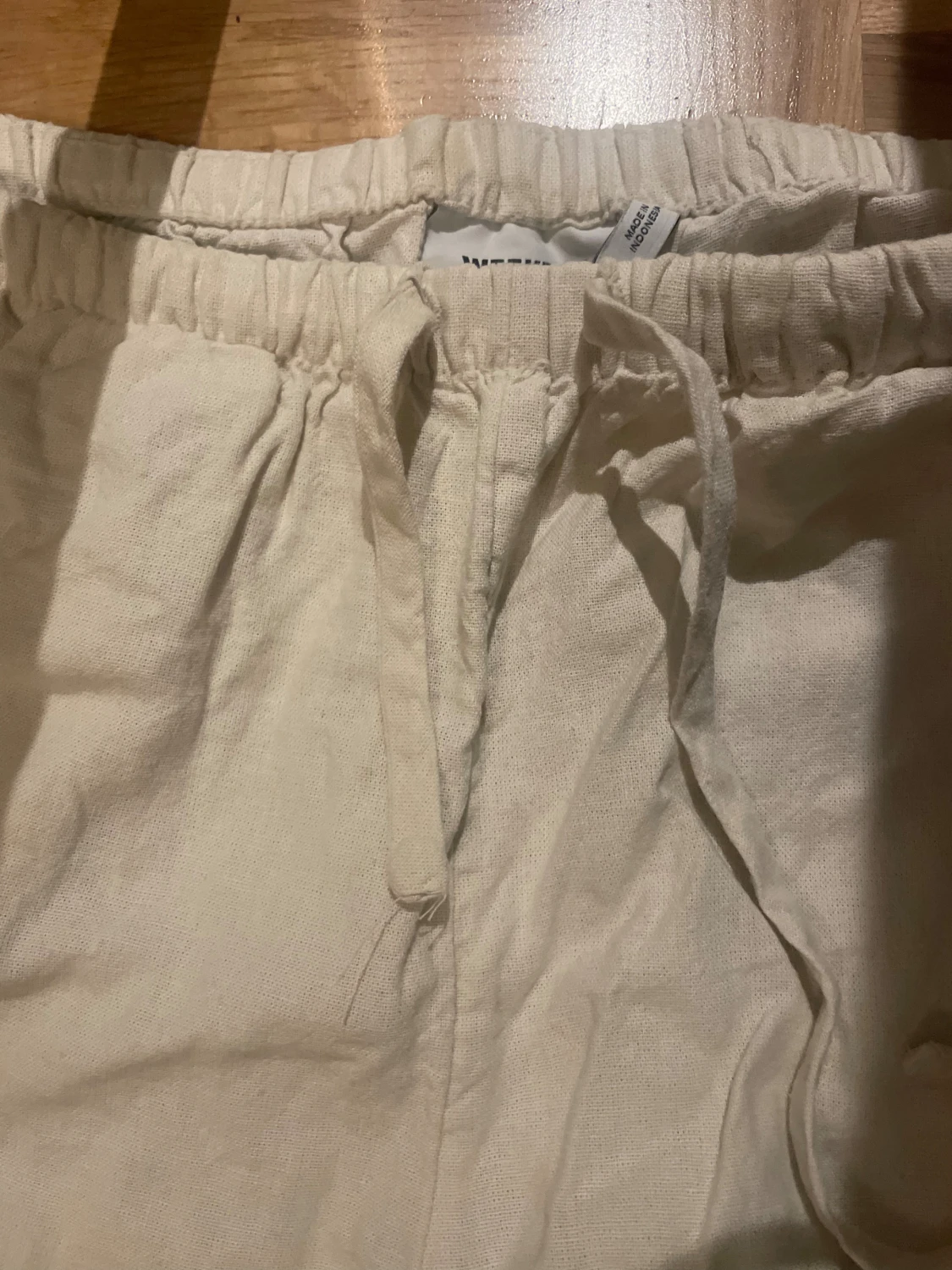 Vita linnebyxor från Weekday, strl 38 - 2