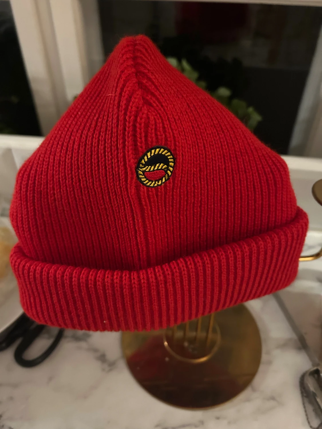 Röd ribbad mössa med broderad patch vintage  - 2